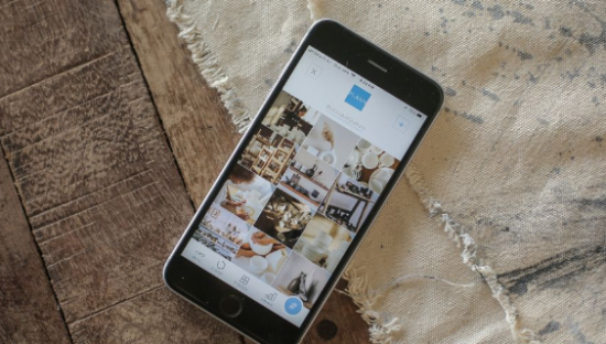 齐聚手机赛道：小度朝左，蔚来向右