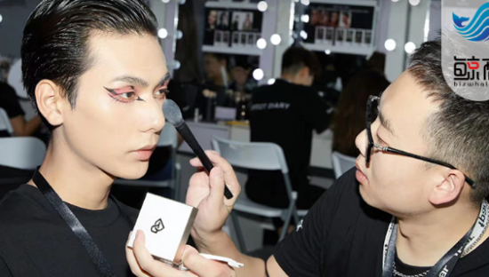 完美日记连续五季营收下滑，为何卷不动了？