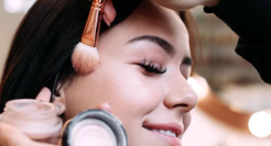 毛戈平向左、完美日记向右，谁是国货美妆潜力股？