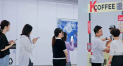 麦当劳入侵地铁站，打工人坐不住了！