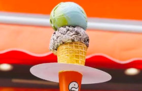 意大利版网红“雪糕刺客”，被蜜雪冰城暴打成小布丁