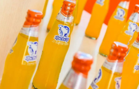 国产汽水，靠贵续命？