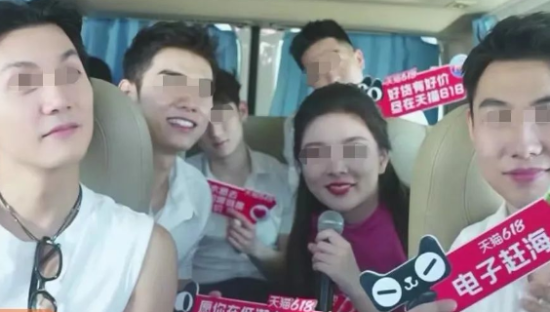 男模背心火出圈，椰树“擦边”到了淘宝