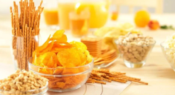 当“大胃王”被遗忘，年轻人捧红零食博主