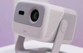 极米、坚果直播互撕，技术之争还是另类营销？