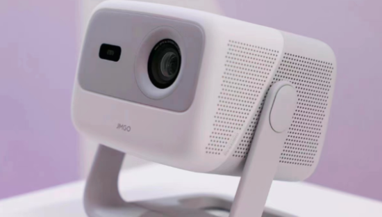 极米、坚果直播互撕，技术之争还是另类营销？