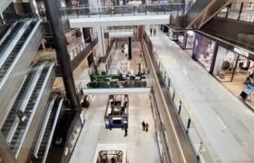 消费脱困但未康复，商场出租仍处“生死战”