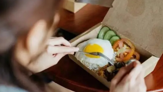 “花钱吃剩菜”，买吗？