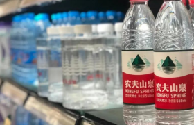 卖水亏本了？农夫山泉毛利下滑2%，涨价高达10%！