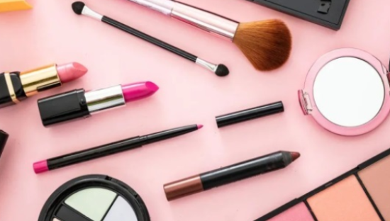 2326亿！美妆消费者为谁买单？