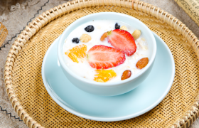 45元一杯「智商税」，酸奶「刺客」收割年轻人钱包？