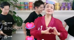 大S被爆吸D，张兰直播又整活，千万人围观却卖不动了？