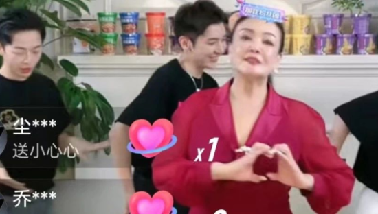 大S被爆吸D，张兰直播又整活，千万人围观却卖不动了？