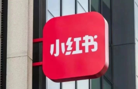 车企抢“翻”小红书？