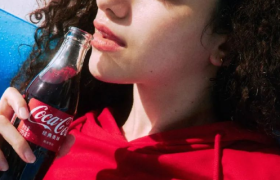 卖衣服、开餐厅，可口可乐「整活儿的神」