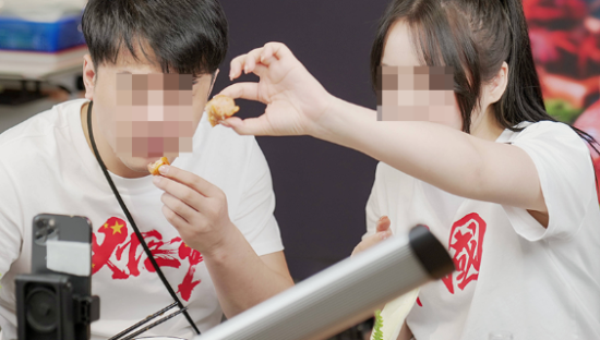 快手一姐，比辛巴还会套路“老铁”