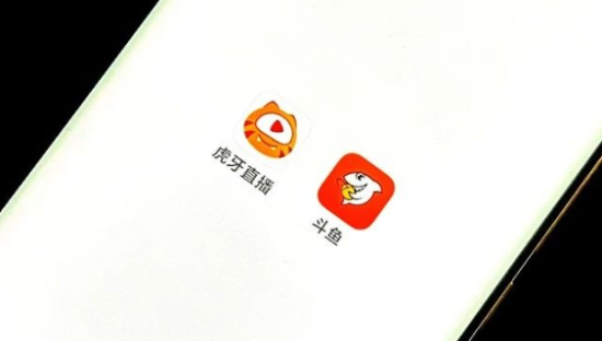 虎牙斗鱼夹缝求生