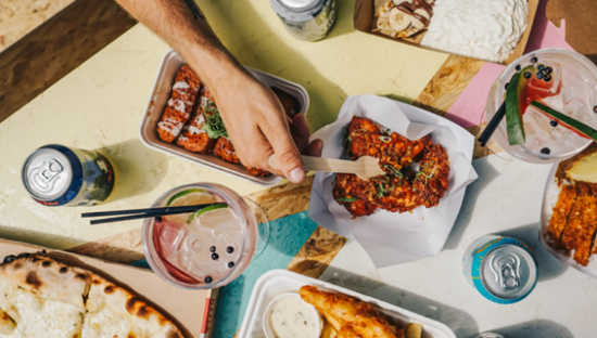 年轻人疯抢“剩菜盲盒”