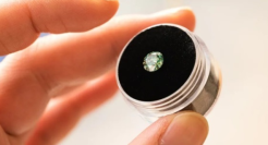 抛弃钻石，年轻人疯买彩色宝石