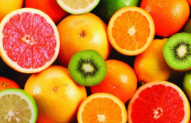 这届年轻人，不再惯着“水果刺客”