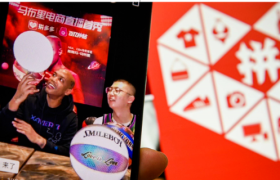 拼多多直播，挤上牌桌