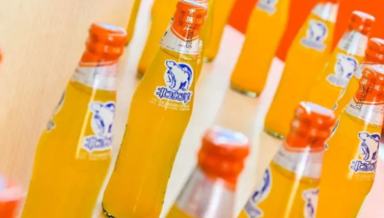 国产汽水“复活”，年轻人挨宰