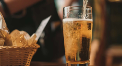 精酿啤酒：上到「星巴克」，下至「蜜雪冰城」