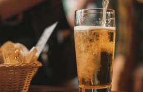 精酿啤酒：上到「星巴克」，下至「蜜雪冰城」