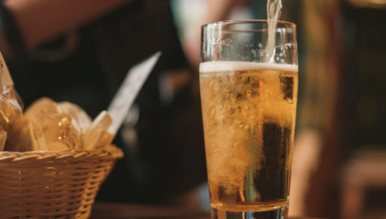 精酿啤酒：上到「星巴克」，下至「蜜雪冰城」