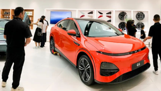 老板进厂拧螺丝，小鹏汽车营销太拼了