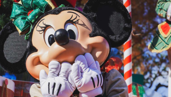 各地疯抢的迪士尼到底有多赚钱？