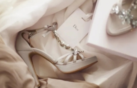 反抗“女人味”的女孩们，开始甩掉高跟鞋