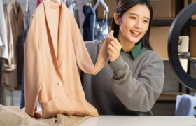 小红书、美团、东方甄选加码，直播电商生变？