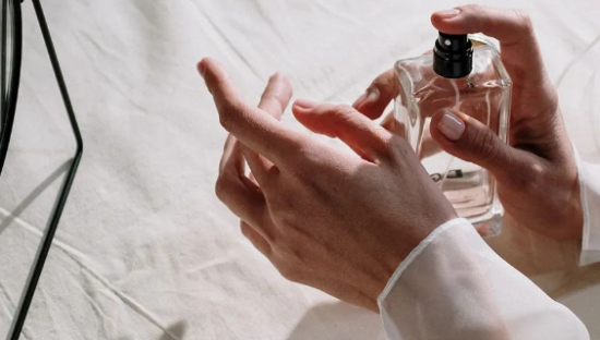 香水价格越贵，年轻人越爱买？