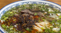 狂卖4000亿，「兰州拉面」吊打「螺蛳粉」