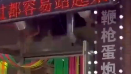 “擦边”营销翻车！“猛男餐厅”被罚10万、吊销许可证！