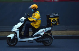 巨头都盯上美团了