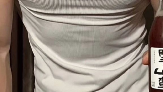 猛男诱惑？书亦和望山楂搞起商战了