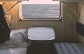 “火车卧铺女性拼团”火了，网友炸锅！