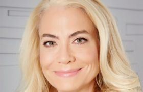 露华浓换帅！或迎近40年来最大变革