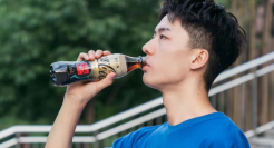 陷入“致癌风波”的可口可乐，凭什么涨价？