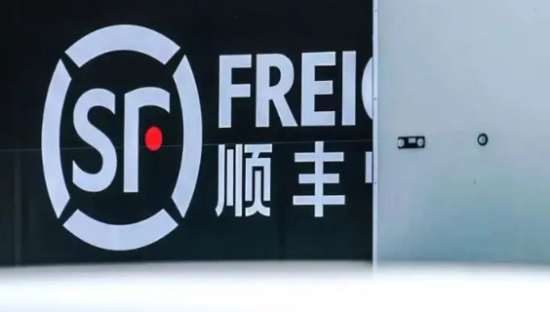 顺丰抄起东方甄选作业