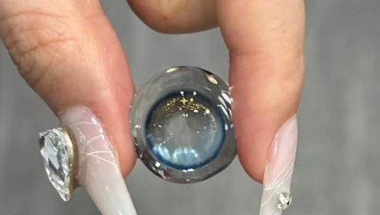 小杨哥疯狂“进击”美瞳生意