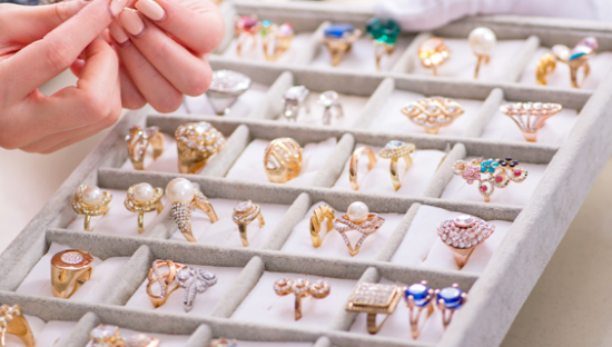 6倍溢价，亏损百万，珠宝直播谁在暴富？