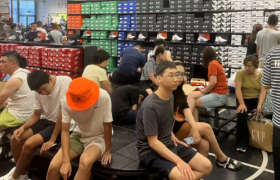 组团逛奥莱，这届消费者对折扣上瘾