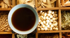 中药老字号，花式“讨好”年轻人