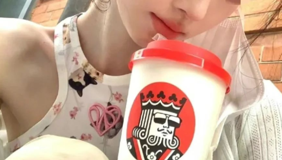 收割千万流量，幸运咖对鞠婧祎下手了