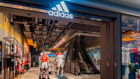 辱华的阿迪达斯，又卖爆了