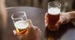 国产向上，百威向下？中国高端啤酒市场王座将易主？