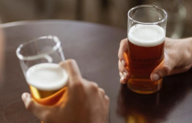 国产向上，百威向下？中国高端啤酒市场王座将易主？